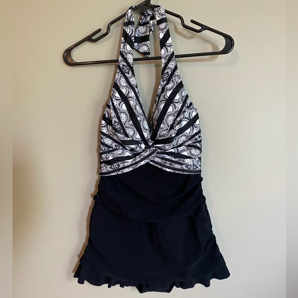 Profile By Gottex Skirted Halter One
Piece Paisley Swimsuit Size 8 - Picture 3 of 13